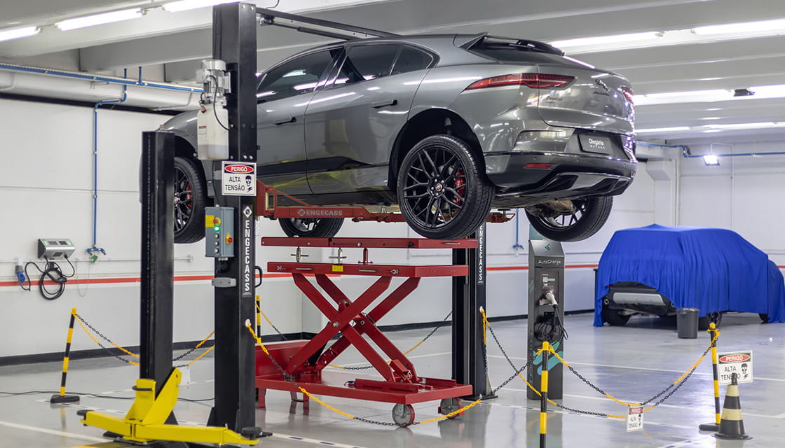 Ferramentas essenciais para a manutenção de carros elétricos e suas baterias Ferramentas essenciais para a manutenção de carros elétricos e suas baterias